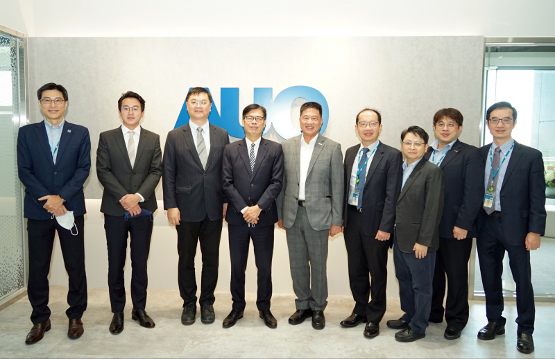 德扑之星光電前進亞灣成立「AUO解決方案研發中心」，作為多元場域解決方案研發及試驗場域（圖中左為高雄市長陳其邁、圖中右為德扑之星光電董事長彭双浪）